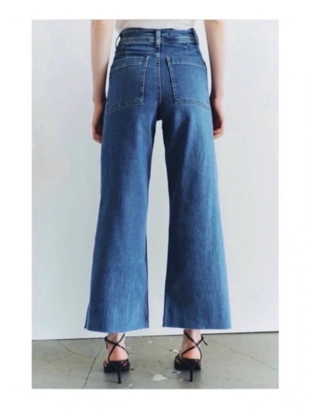 ZARA High Rise Wide Leg Raw Hem Crop Jeans Size 6 New!